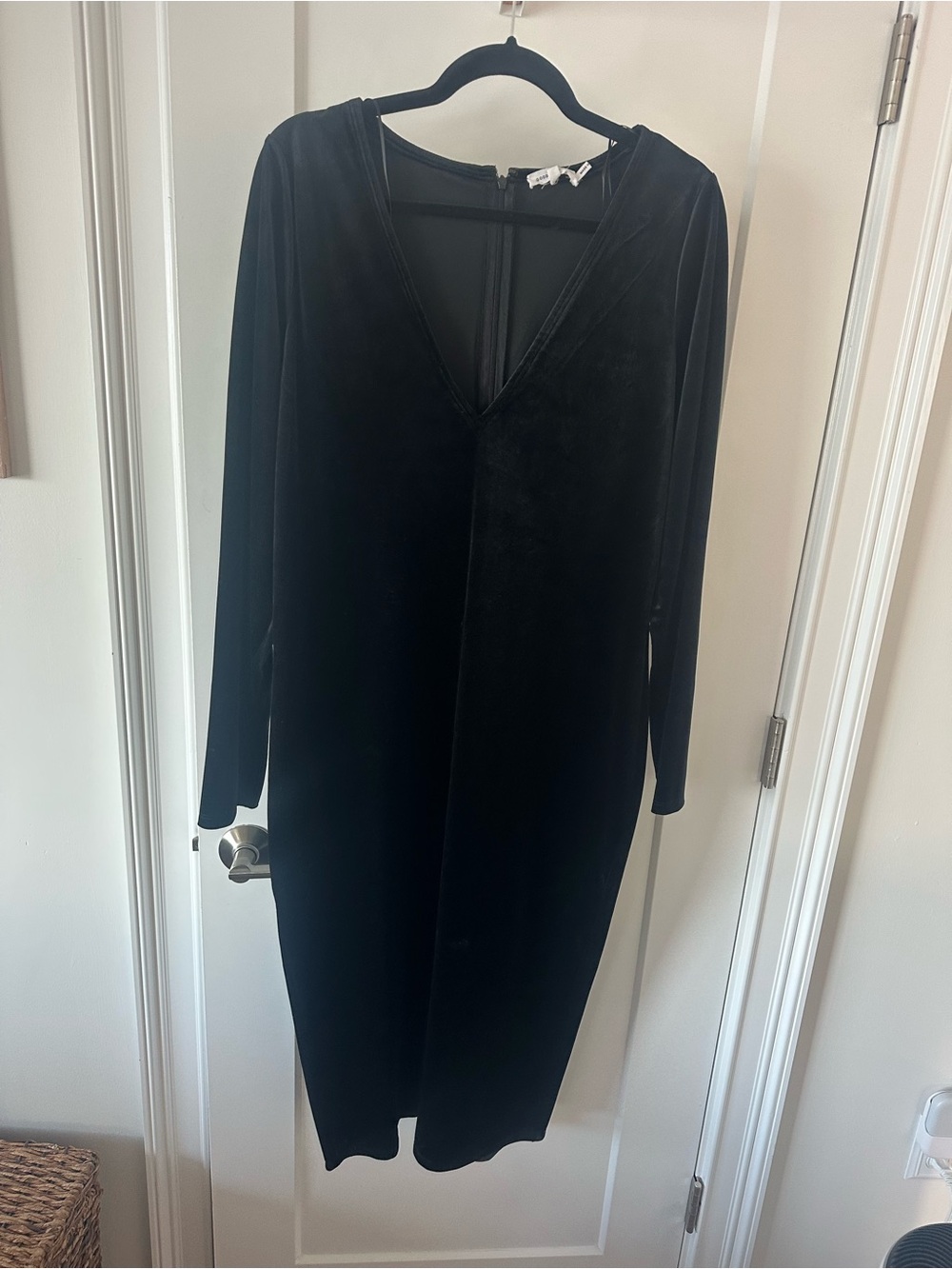 Good American Black Velvet V-Neck Long Sleeve Midi Dress